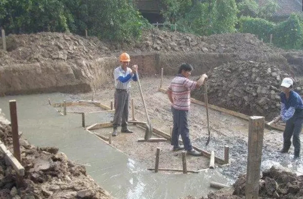 分享：網友自建二層小別墅，3個半圓外飄陽臺的特殊造型成亮點！