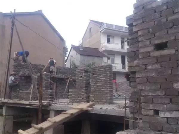 建房自訴：大叔15萬(wàn)建好一層自建房，簡(jiǎn)單舒適還省錢(qián)！